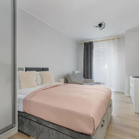 Stylish & Comfy Garbary With Parking By Renters Познань