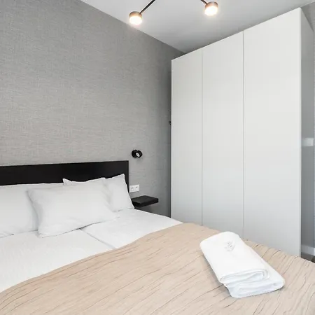 Stylish & Comfy Garbary With Parking By Renters Познань