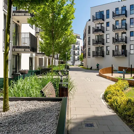 Stylish & Comfy Garbary With Parking By Renters *