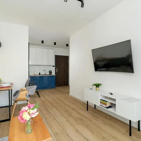 Апартаменты Stylish & Comfy Garbary With Parking By Renters Познань
