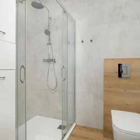 Апартаменты Stylish & Comfy Garbary With Parking By Renters Познань