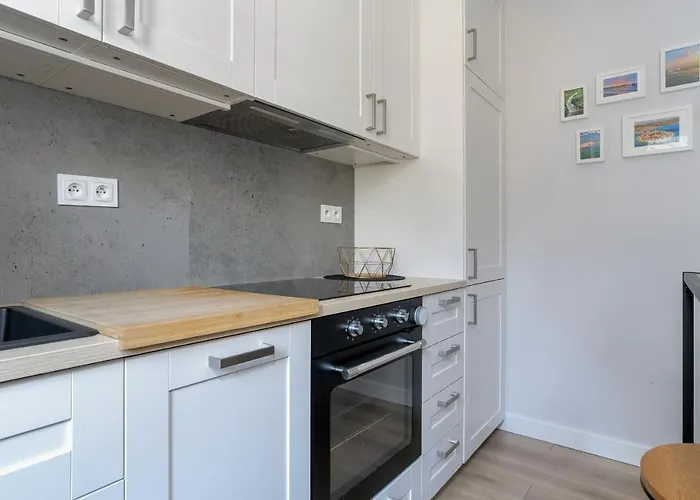 Stylish & Comfy Garbary With Parking By Renters Apartamento