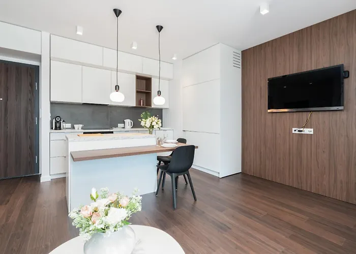 Stylish & Comfy Garbary With Parking By Renters Apartamento