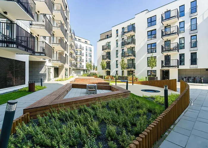 Stylish & Comfy Garbary With Parking By Renters