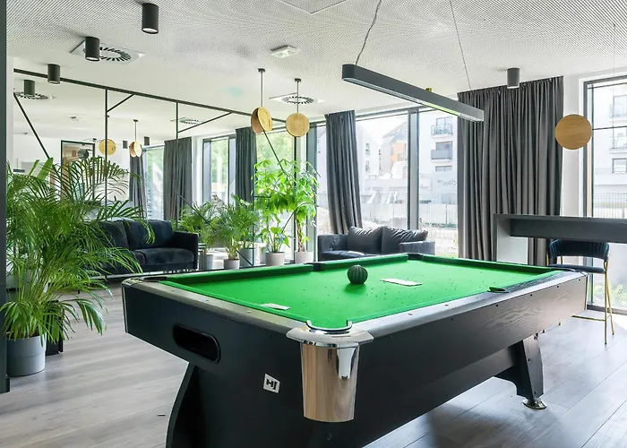 Stylish & Comfy Garbary With Parking By Renters Apartamento *