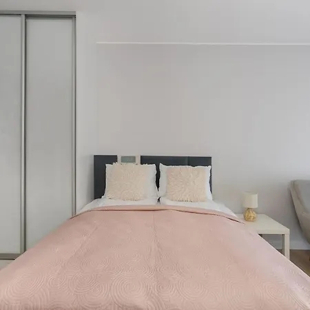 Apartment Stylish & Comfy Garbary With Parking By Renters Posen