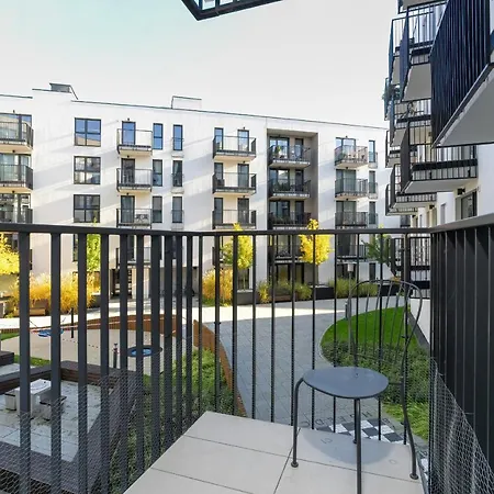 Stylish & Comfy Garbary With Parking By Renters Apartment