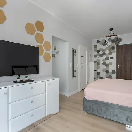 Apartment Stylish & Comfy Garbary With Parking By Renters Posen