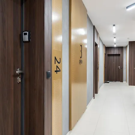 Stylish & Comfy Garbary With Parking By Renters Apartment Posen