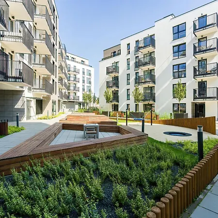 Stylish & Comfy Garbary With Parking By Renters