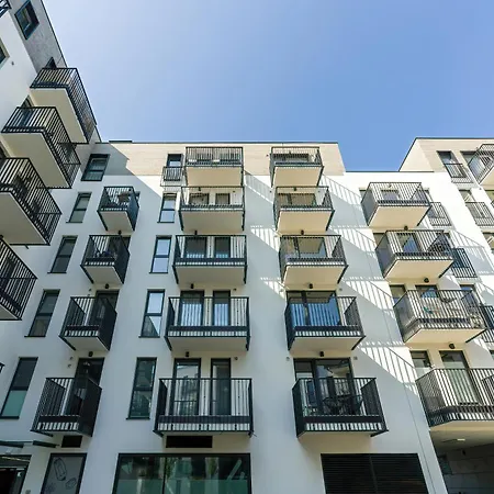 Apartment Stylish & Comfy Garbary With Parking By Renters Poznan