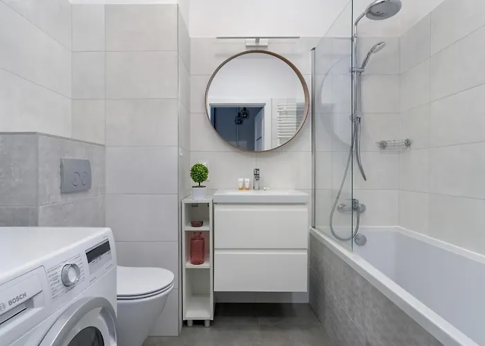 Stylish & Comfy Garbary With Parking By Renters *