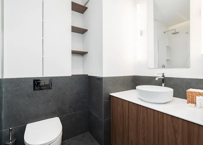 Stylish & Comfy Garbary With Parking By Renters Appartement *