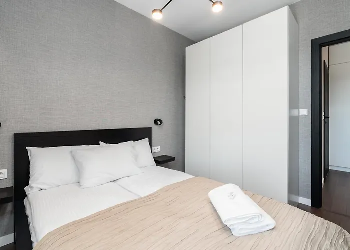 Stylish & Comfy Garbary With Parking By Renters Poznań